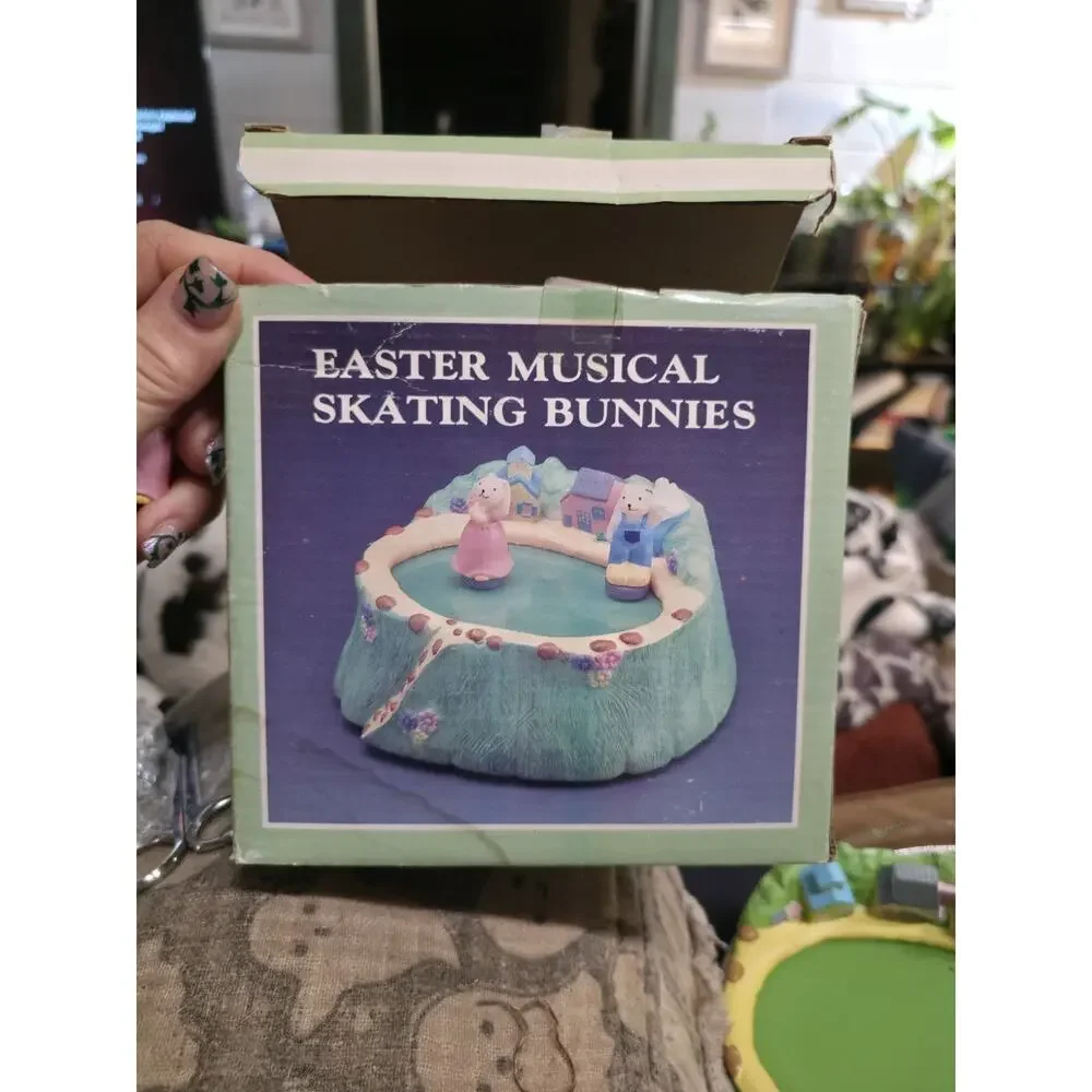 Adorable Vintage Easter Musical Skating Bunnies Plays Peter Cottontail w/ Box